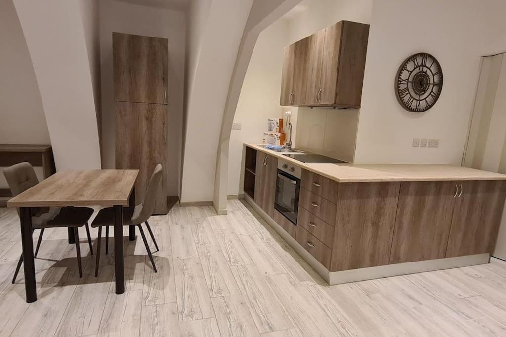 Highly Finished Studio Home In La Valletta Esterno foto